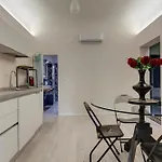 Orto Apartment By Mamo Florence